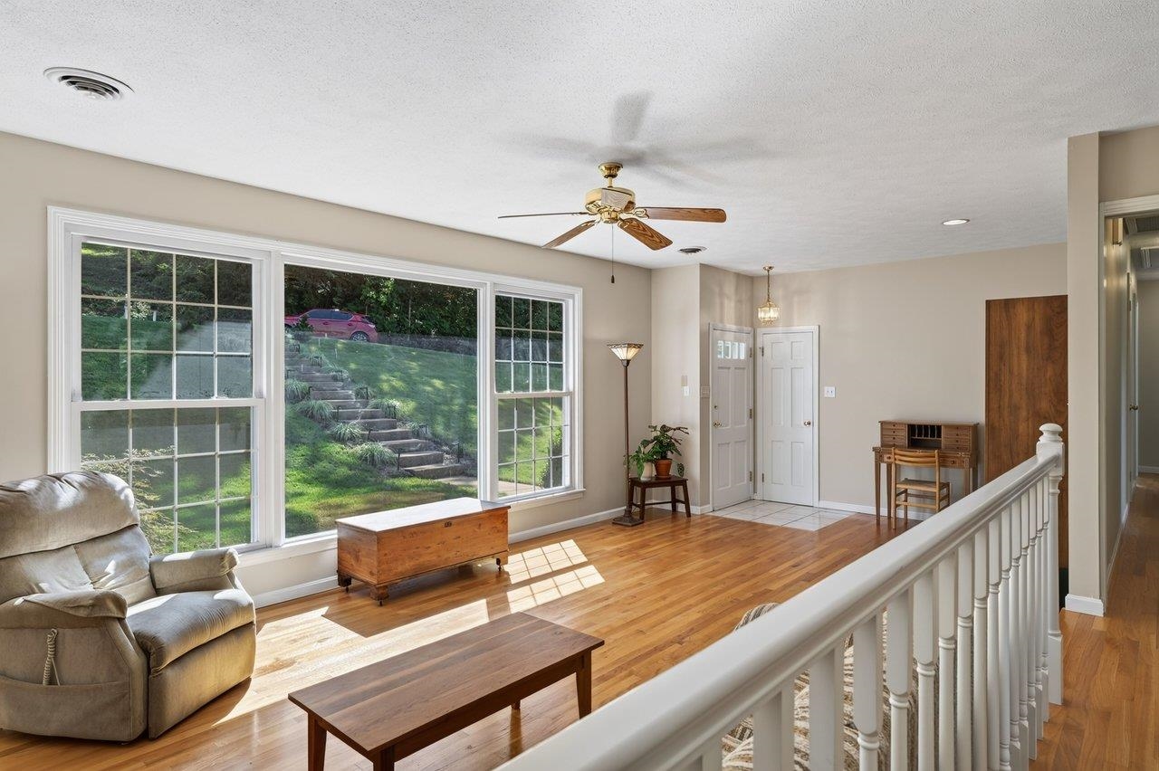 1222 WOODCREST CIR