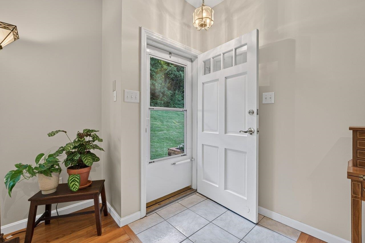 1222 WOODCREST CIR