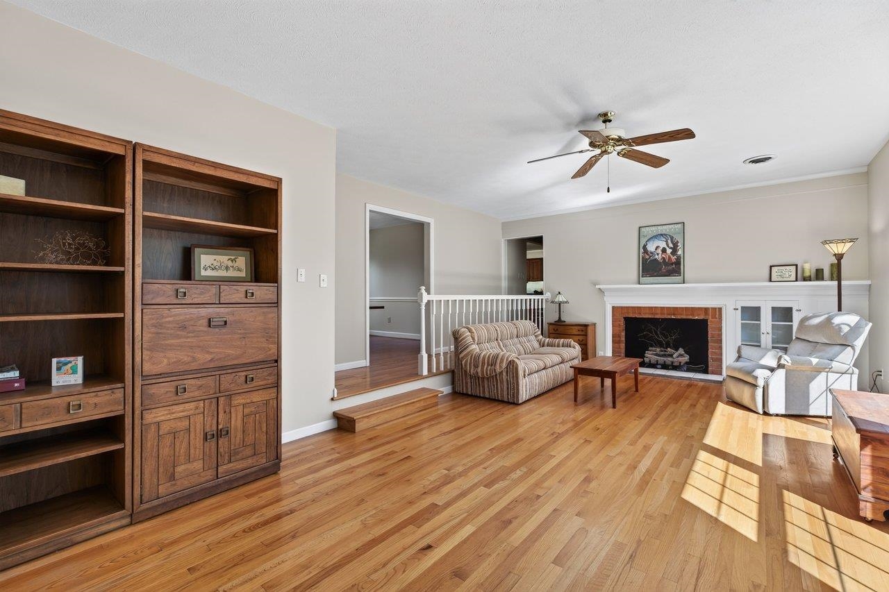 1222 WOODCREST CIR