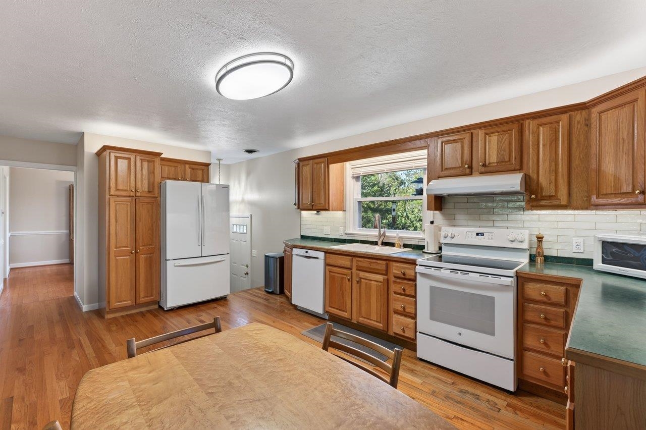 1222 WOODCREST CIR