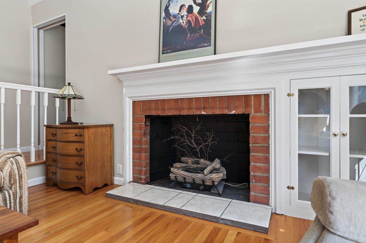 1222 WOODCREST CIR