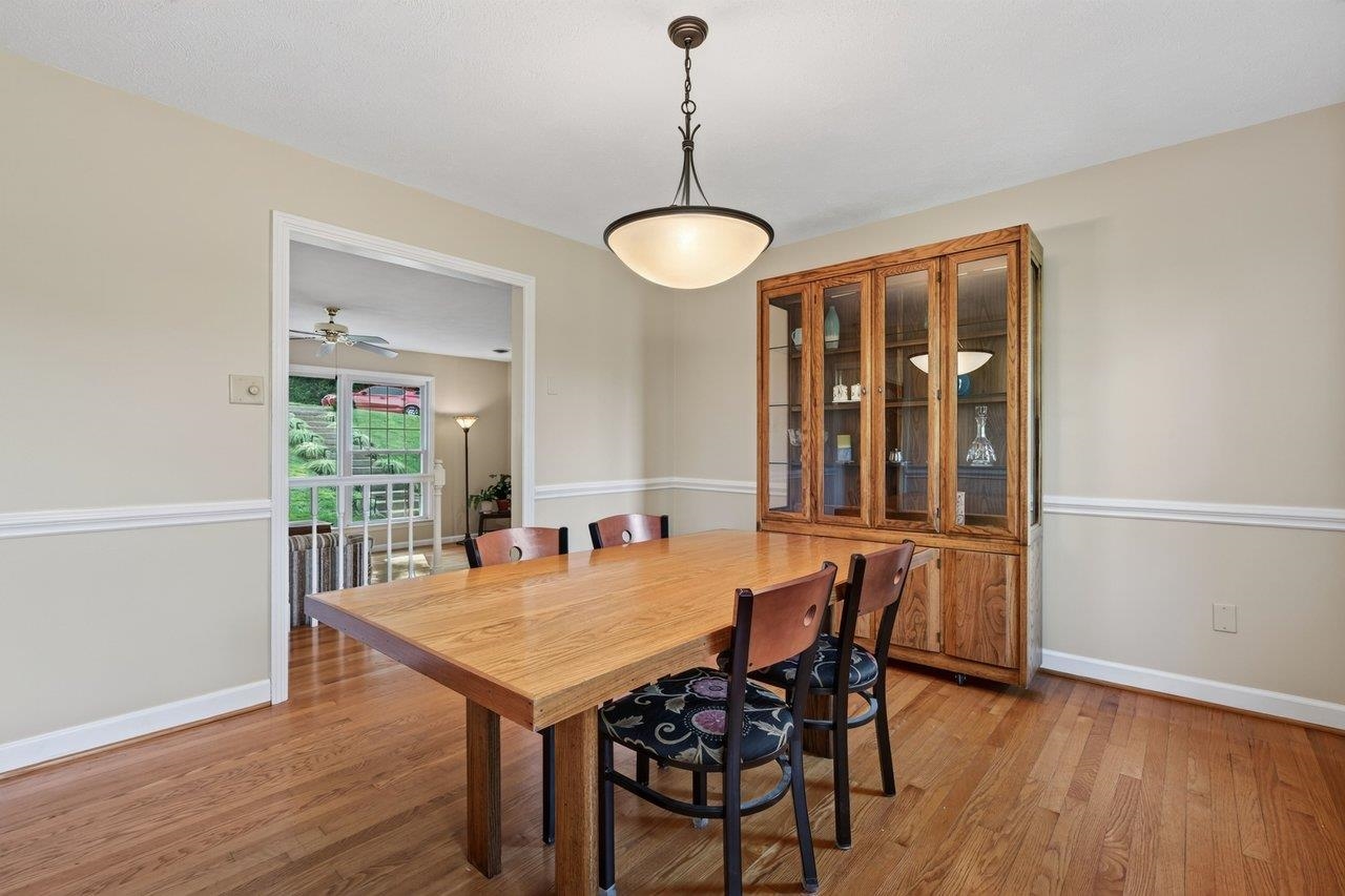 1222 WOODCREST CIR
