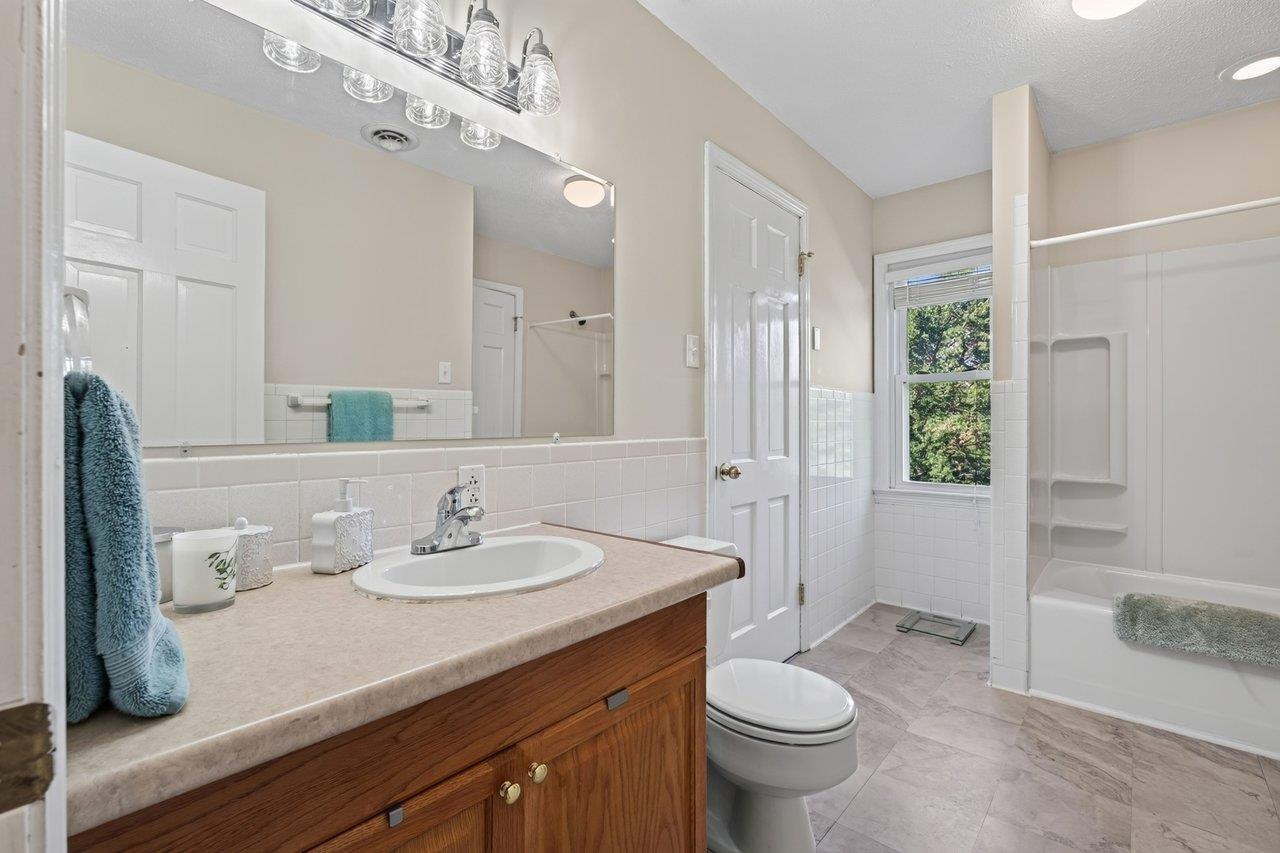 1222 WOODCREST CIR