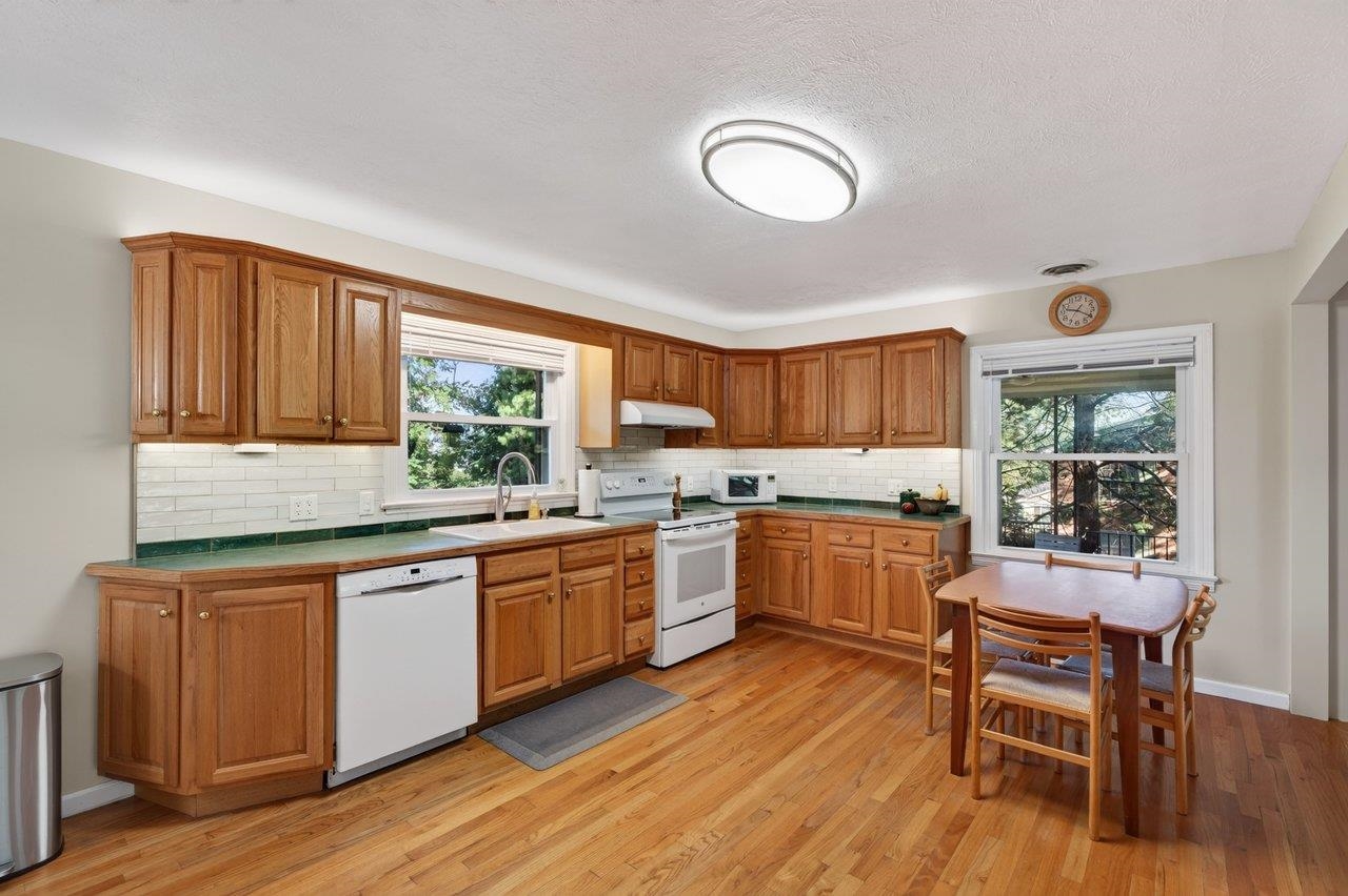 1222 WOODCREST CIR