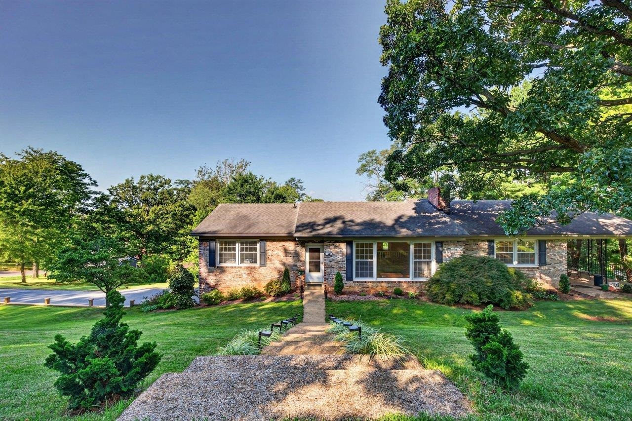 1222 WOODCREST CIR