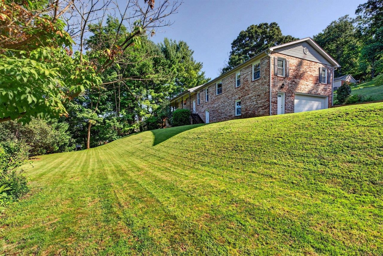 1222 WOODCREST CIR
