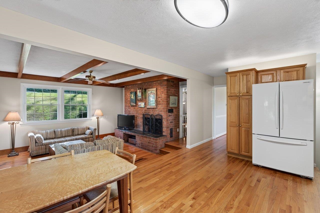 1222 WOODCREST CIR