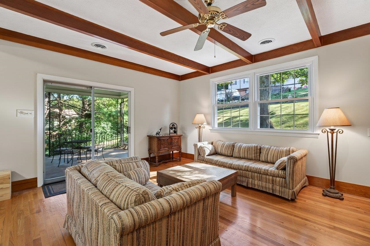 1222 WOODCREST CIR