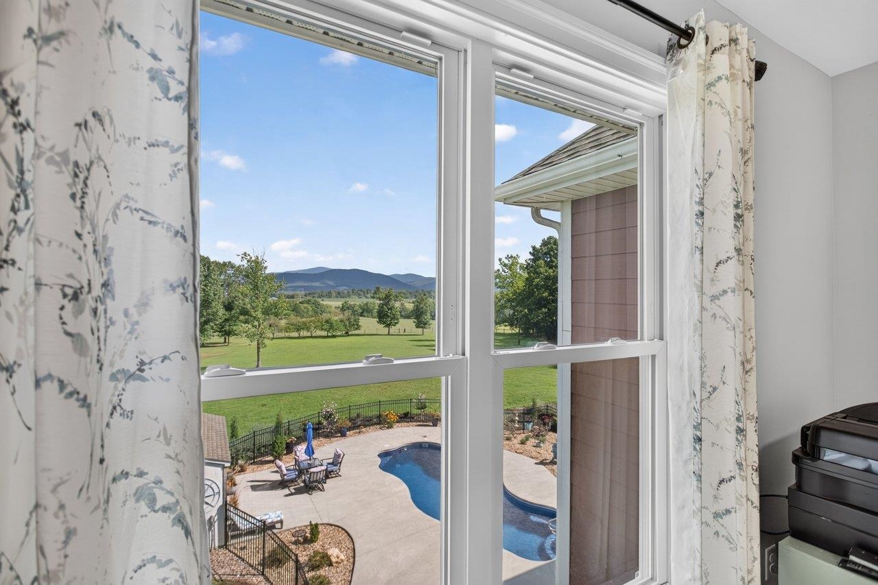 2114 MOCKINGBIRD LN