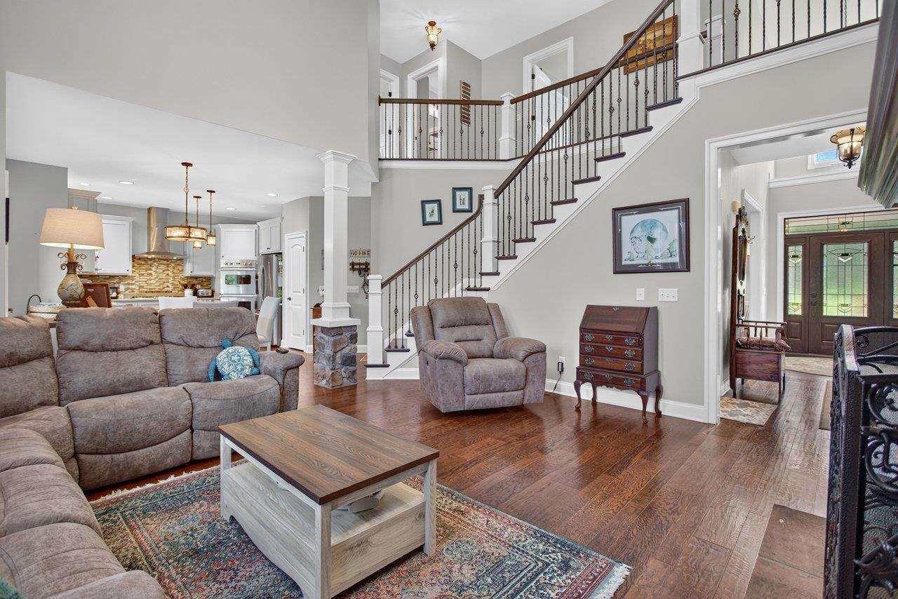 2114 MOCKINGBIRD LN