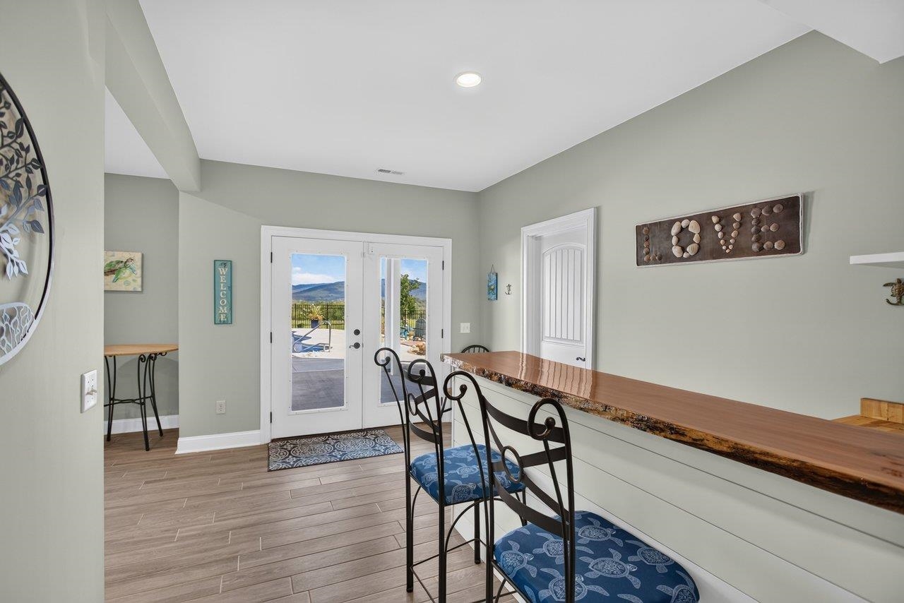 2114 MOCKINGBIRD LN