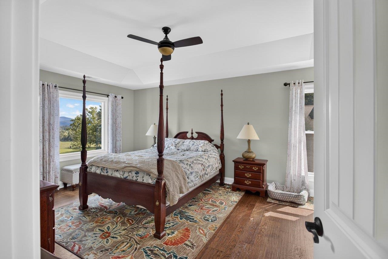 2114 MOCKINGBIRD LN