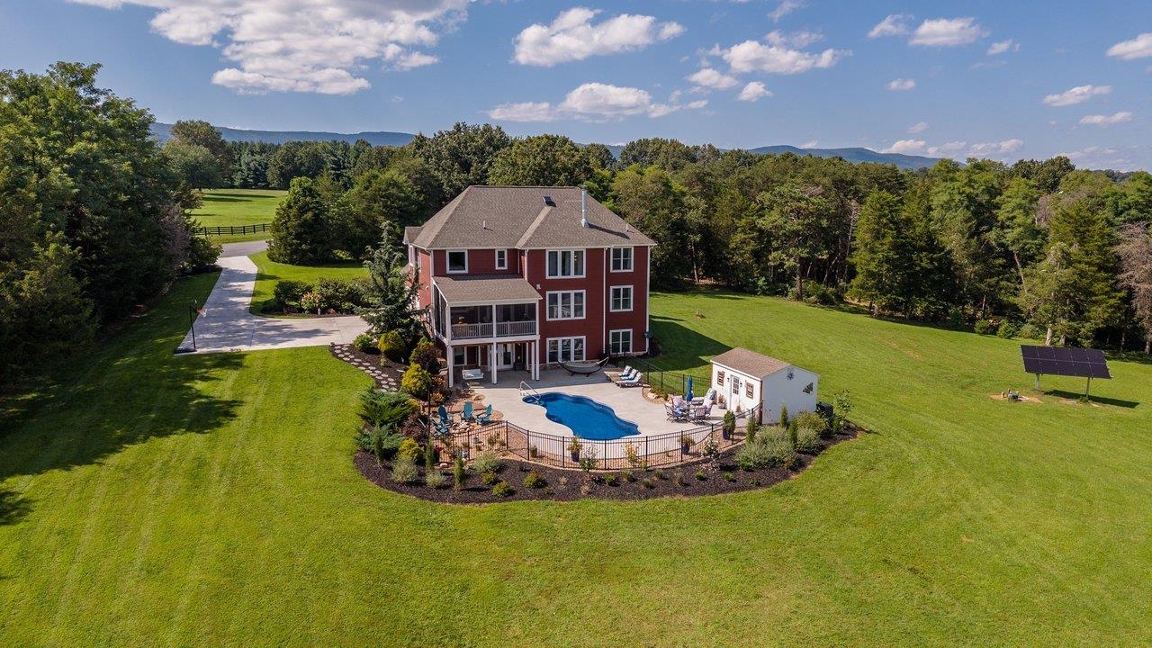 2114 MOCKINGBIRD LN