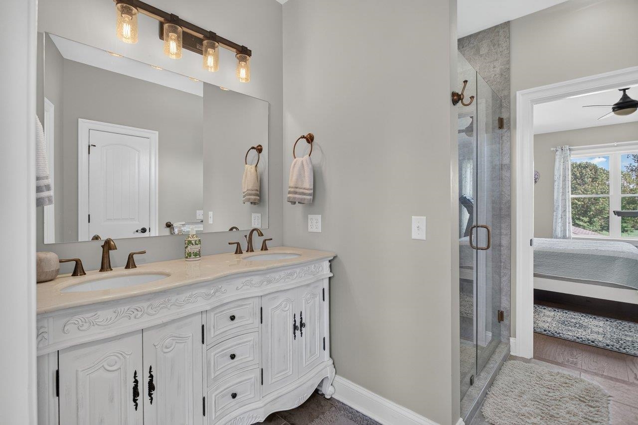2114 MOCKINGBIRD LN