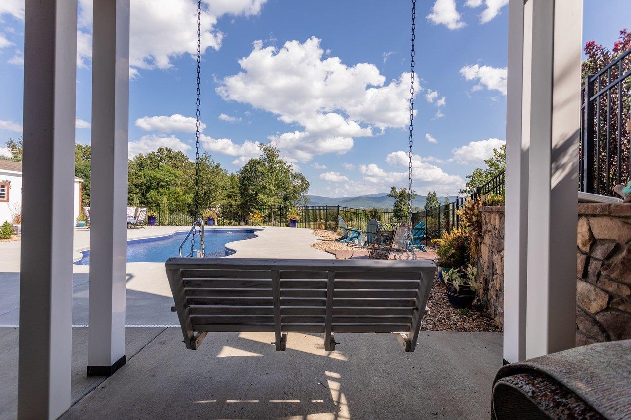 2114 MOCKINGBIRD LN