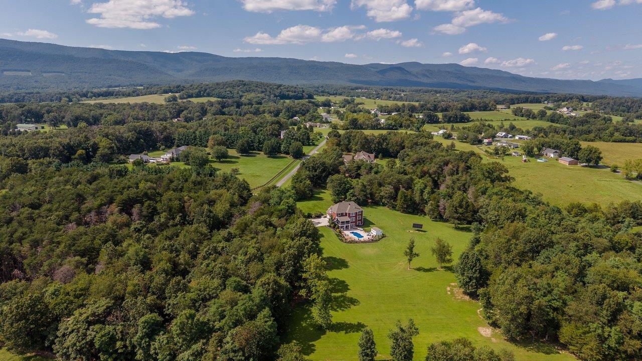 2114 MOCKINGBIRD LN