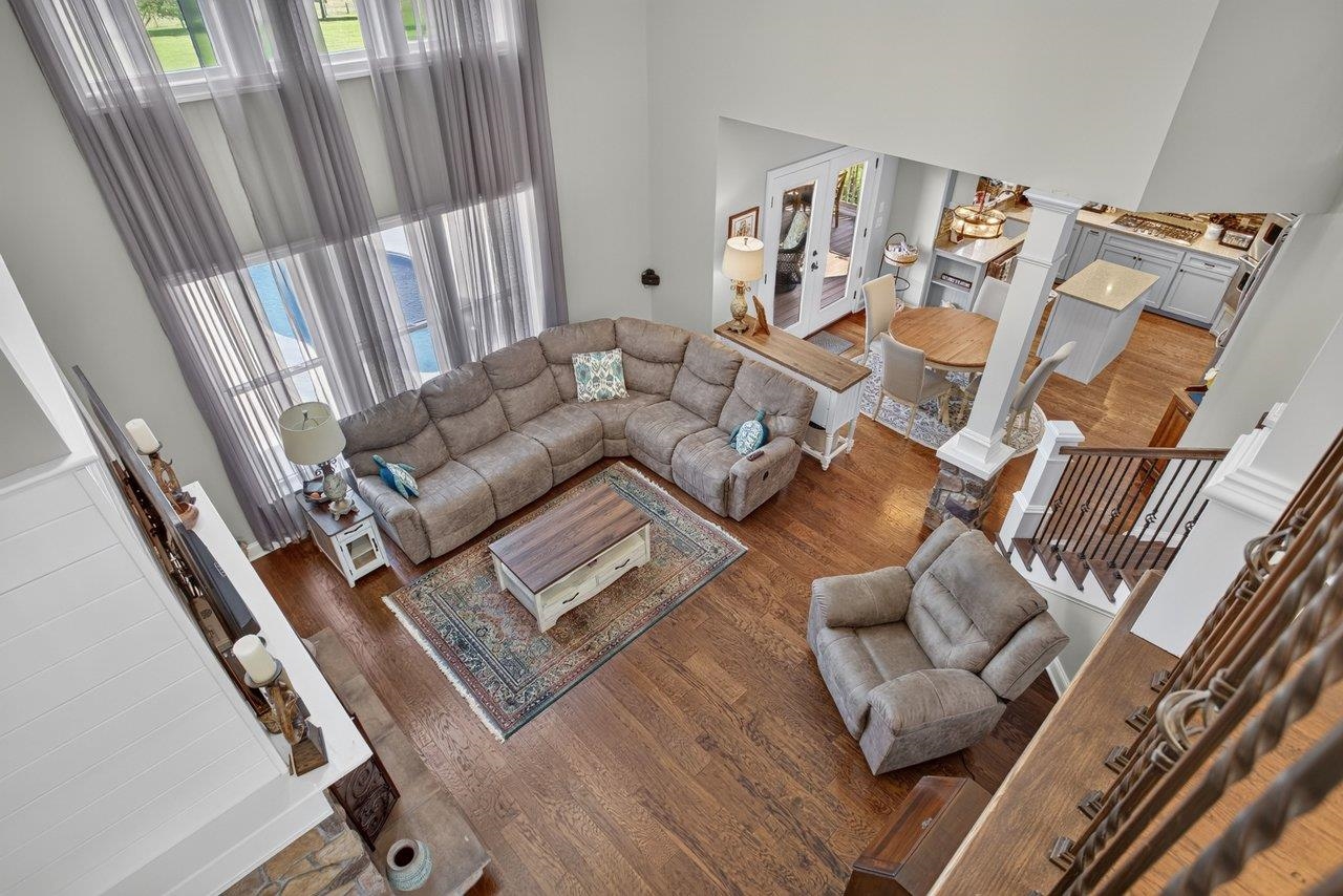 2114 MOCKINGBIRD LN