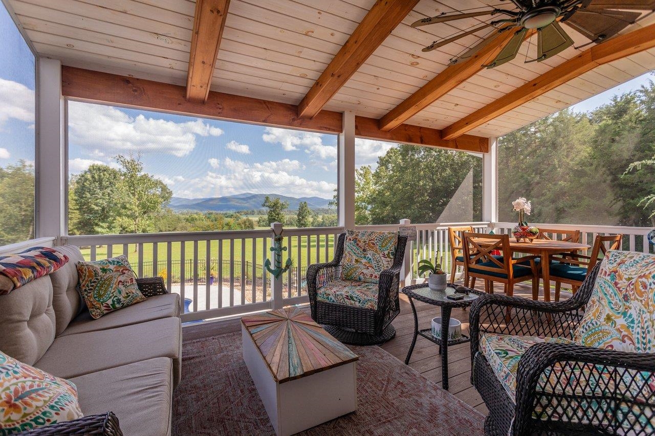 2114 MOCKINGBIRD LN