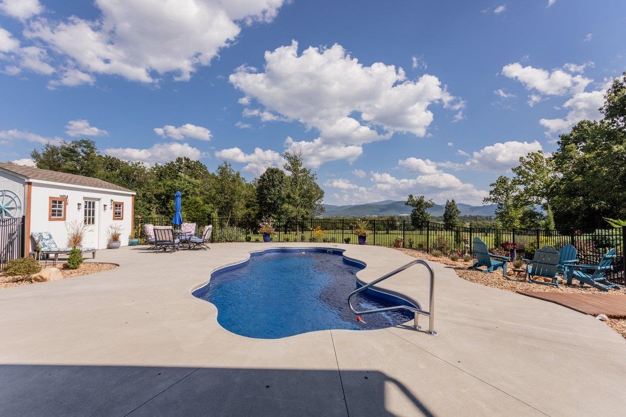 2114 MOCKINGBIRD LN