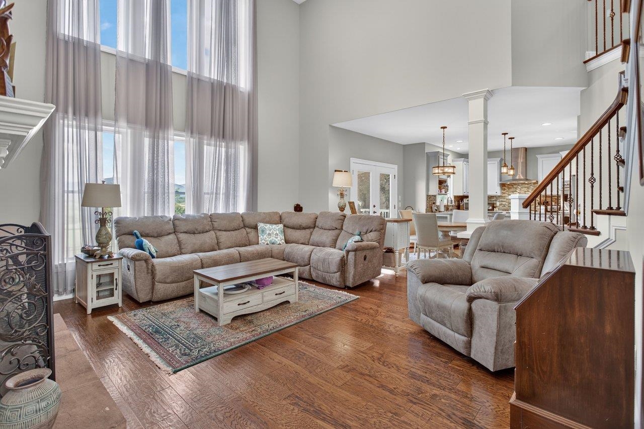 2114 MOCKINGBIRD LN