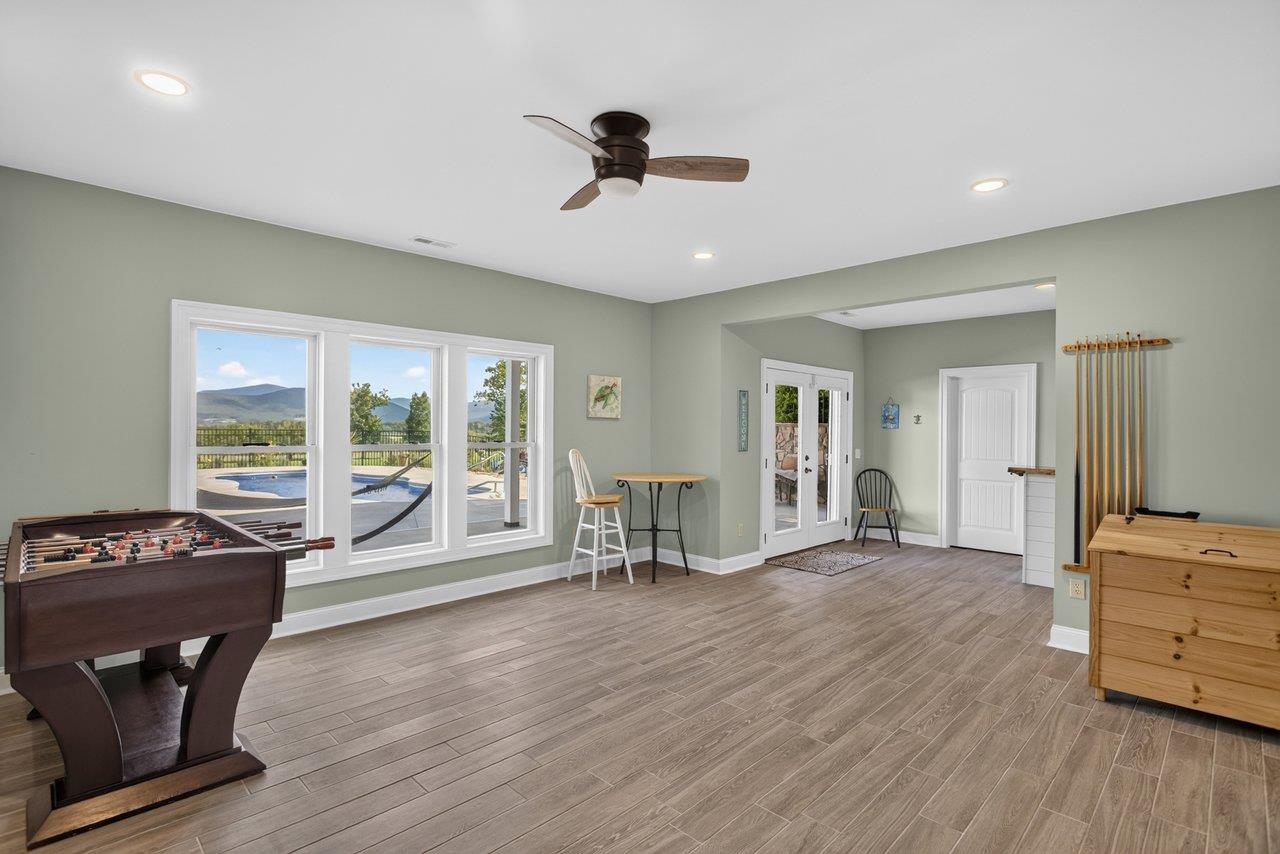 2114 MOCKINGBIRD LN