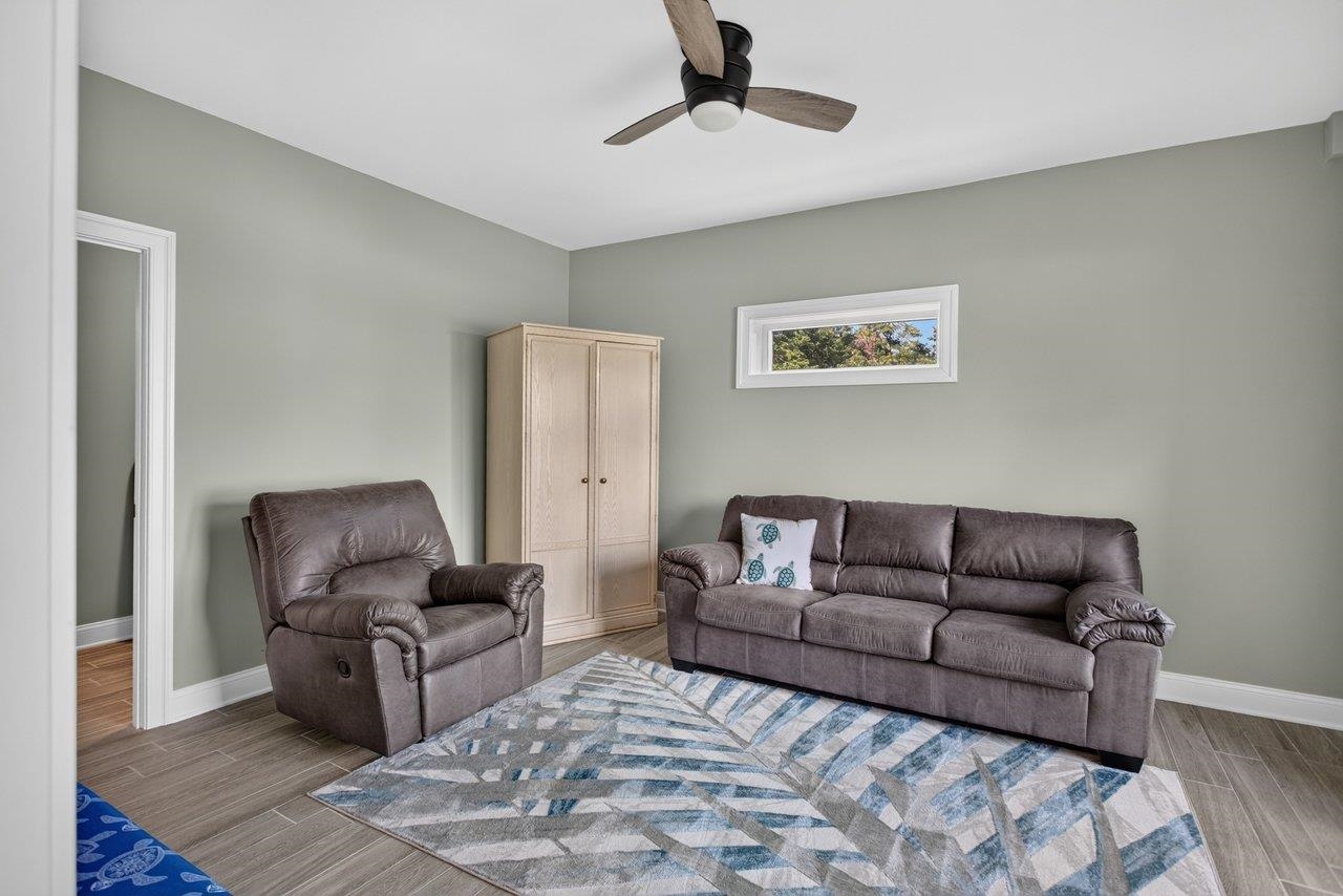 2114 MOCKINGBIRD LN