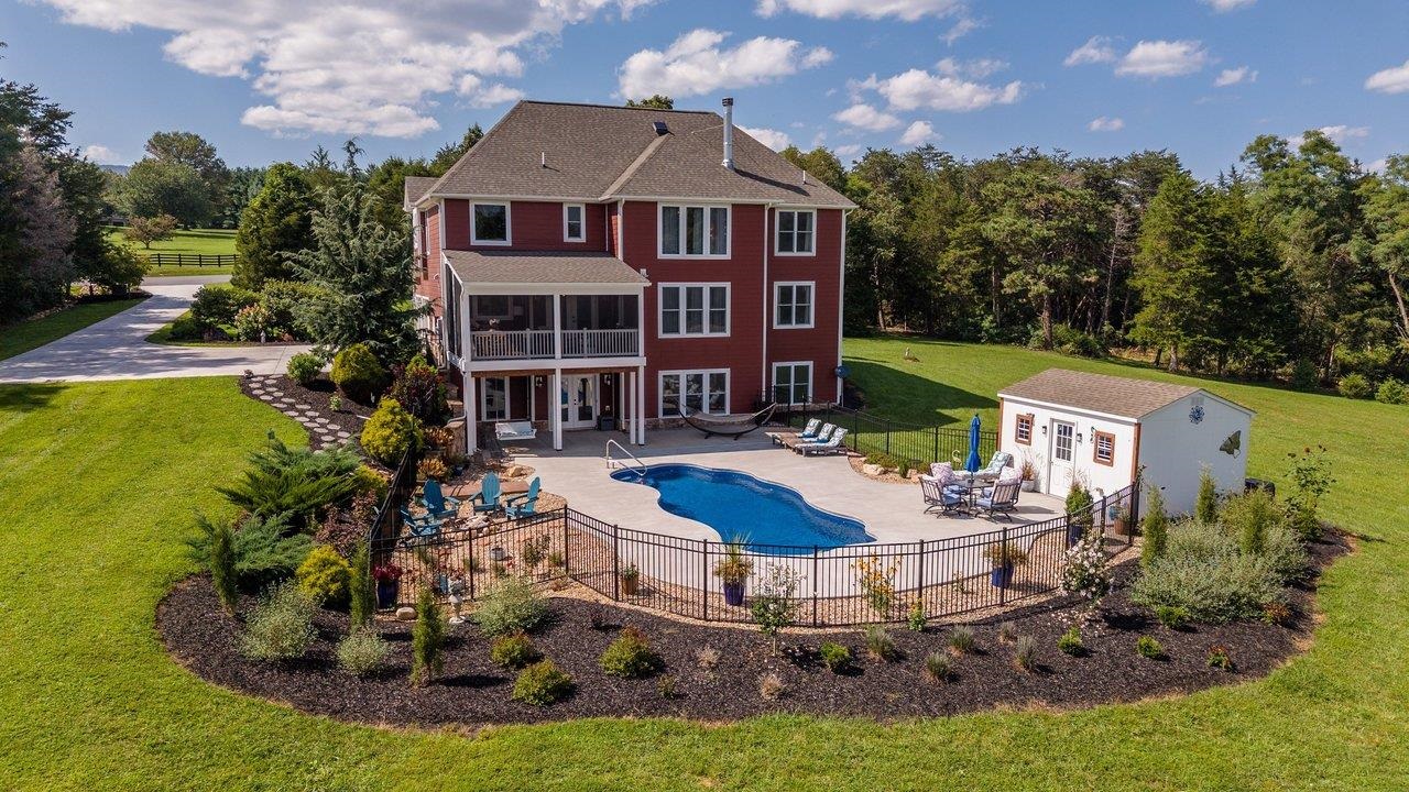2114 MOCKINGBIRD LN