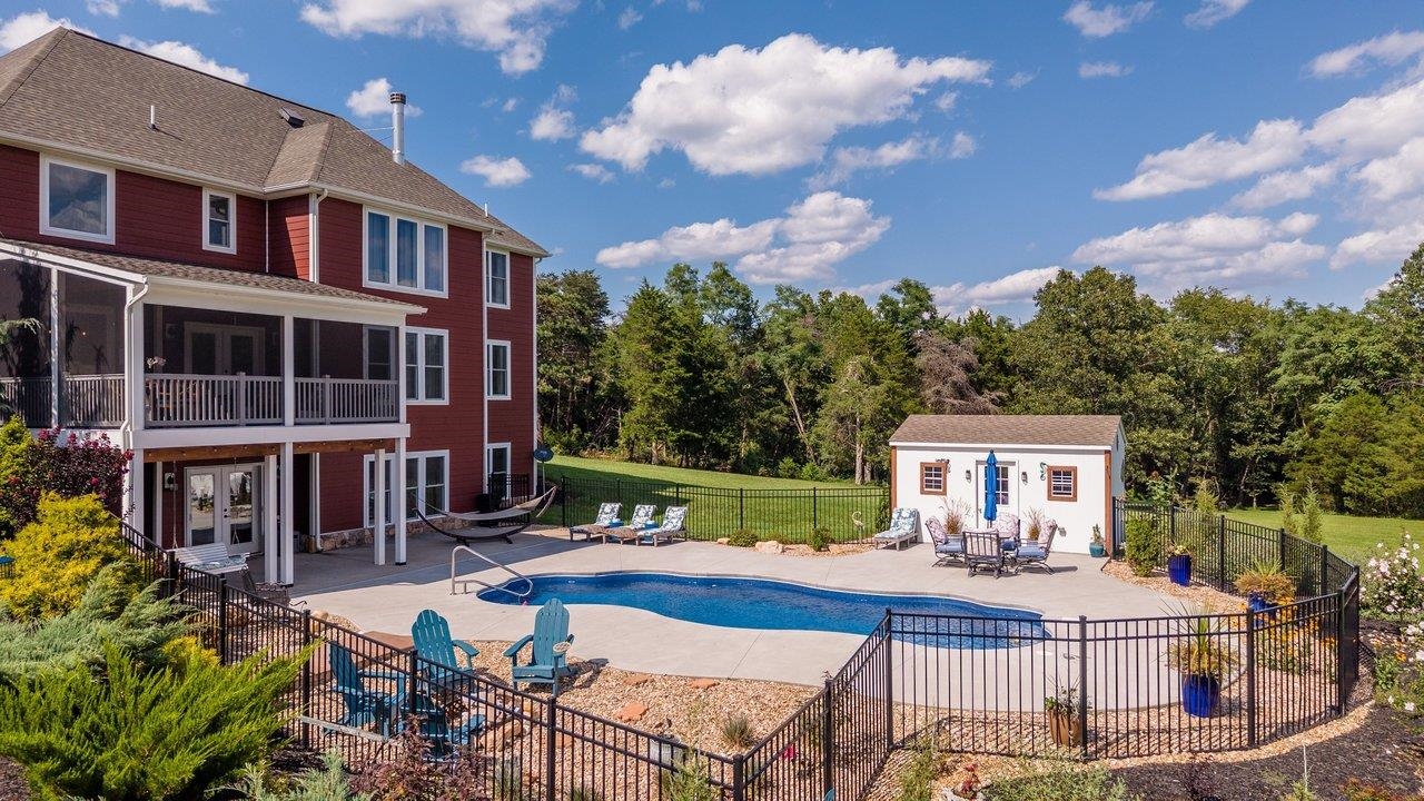 2114 MOCKINGBIRD LN