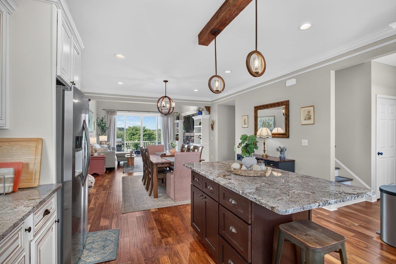 3525 WHITE OAK DR