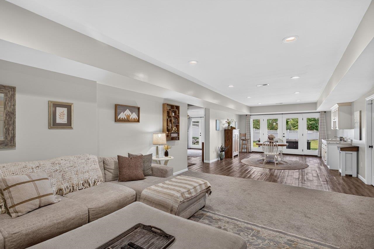 3525 WHITE OAK DR