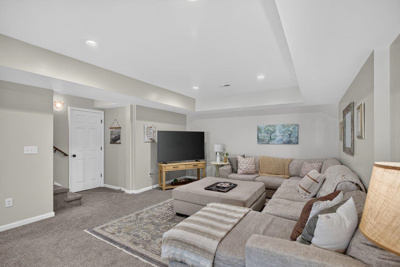 3525 WHITE OAK DR