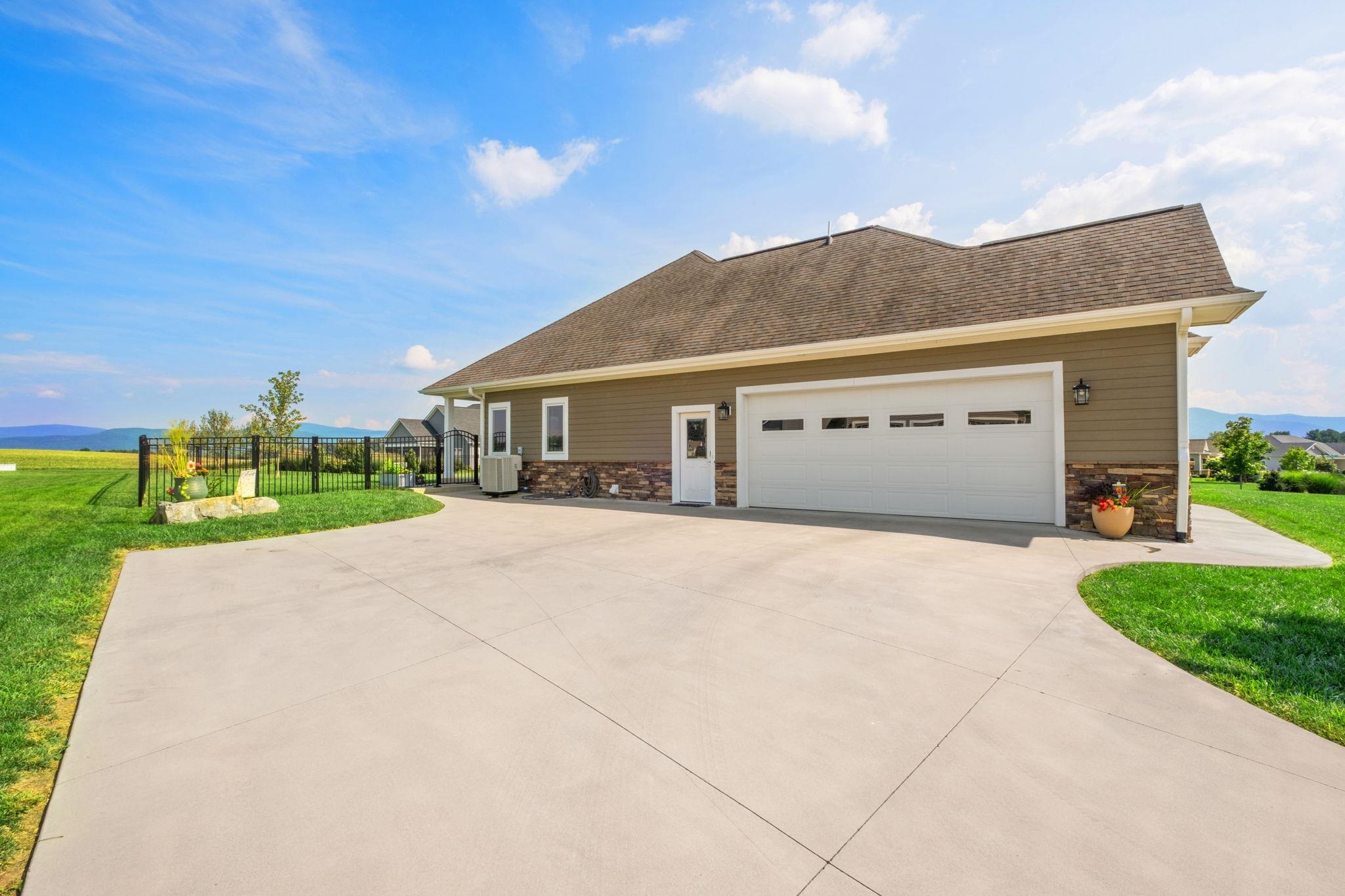 10100 DALMATIAN DR