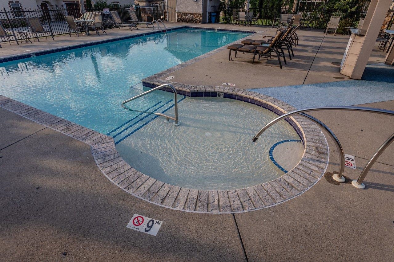 1744 HERITAGE ESTATES CIR