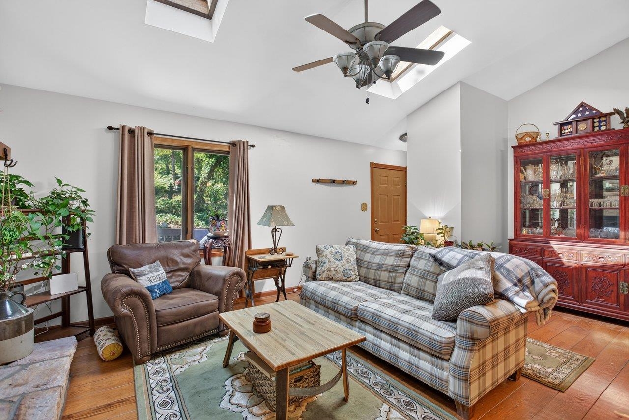 636 FLOWER DR