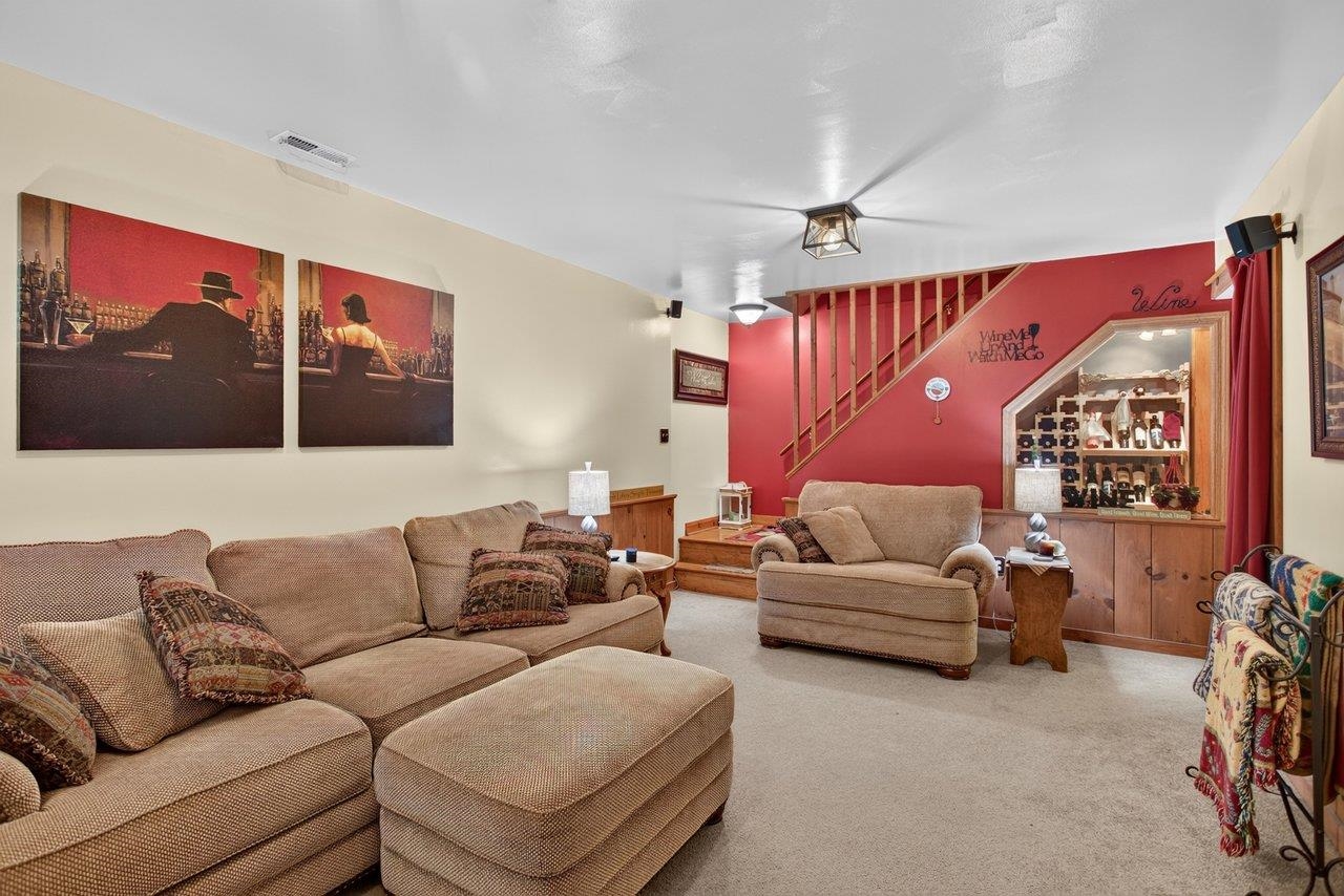 636 FLOWER DR