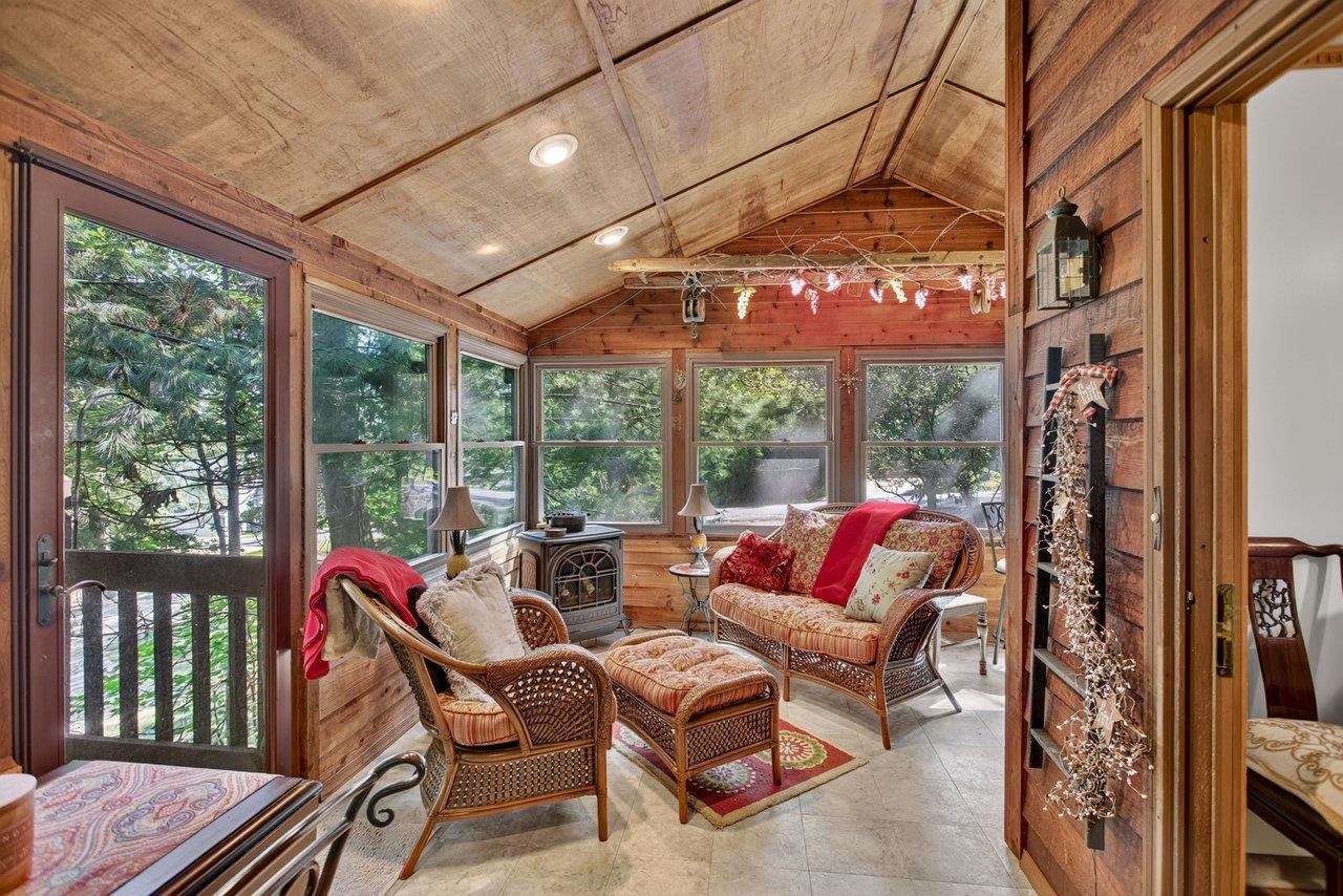 636 FLOWER DR