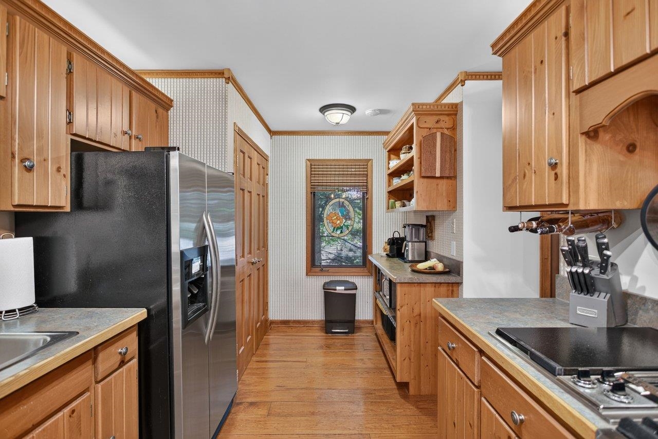 636 FLOWER DR