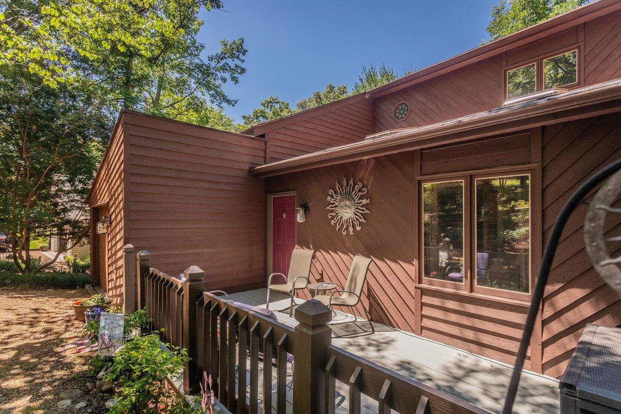 636 FLOWER DR