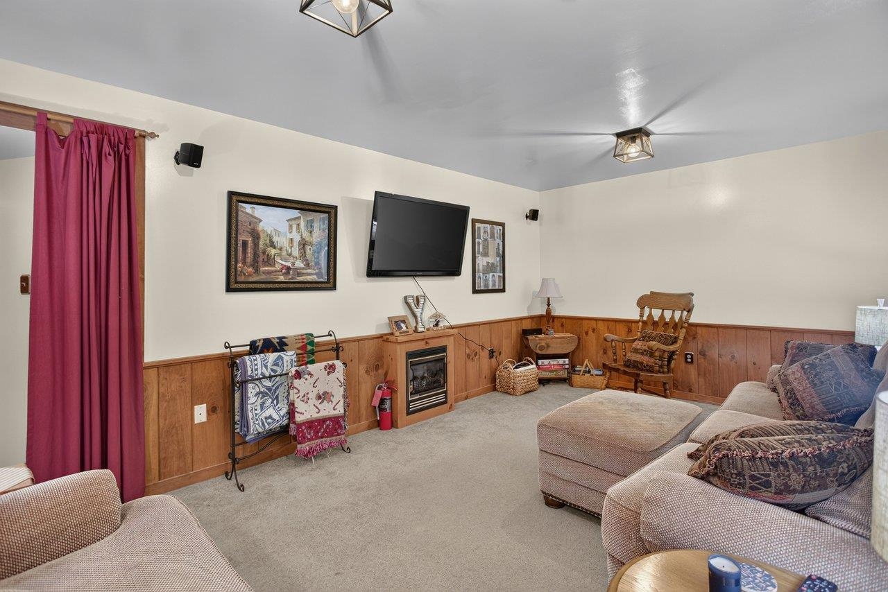 636 FLOWER DR