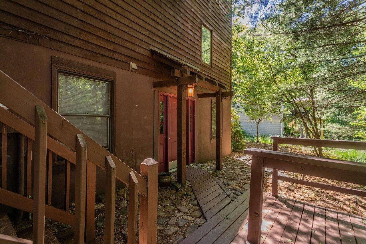 636 FLOWER DR