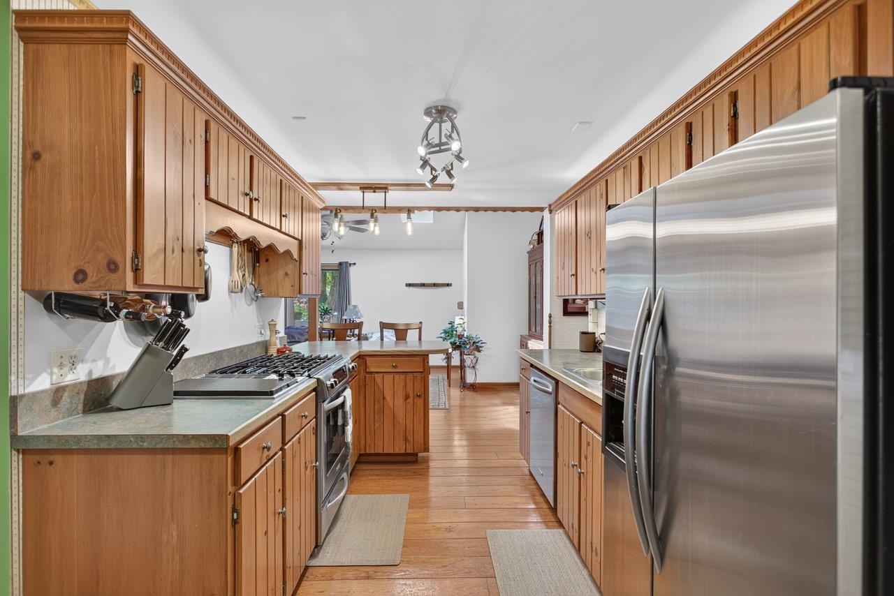 636 FLOWER DR
