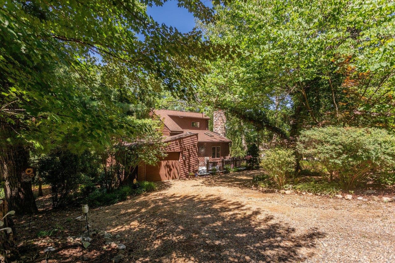 636 FLOWER DR
