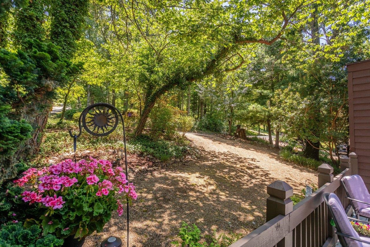 636 FLOWER DR