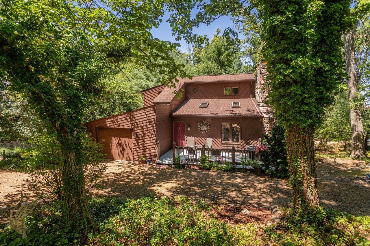 636 FLOWER DR
