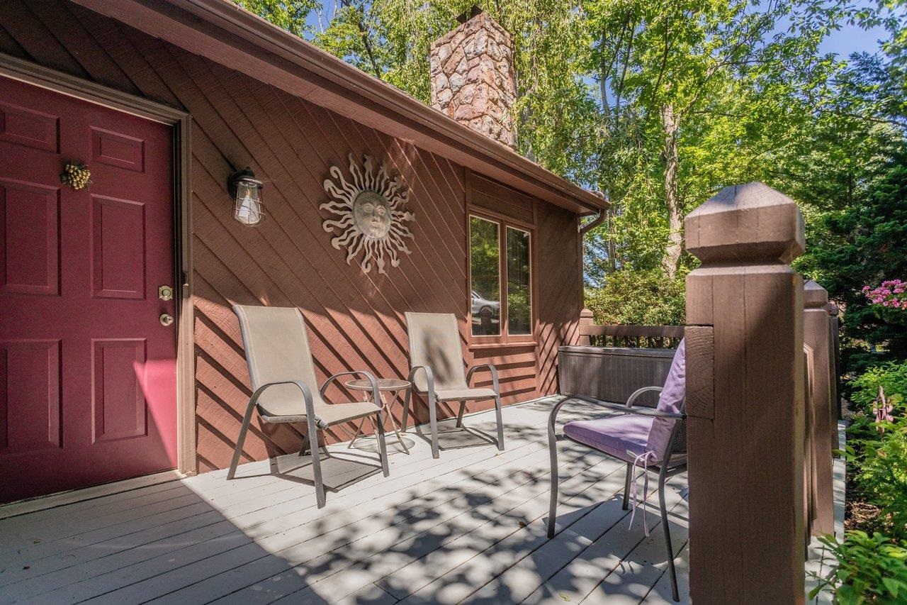 636 FLOWER DR