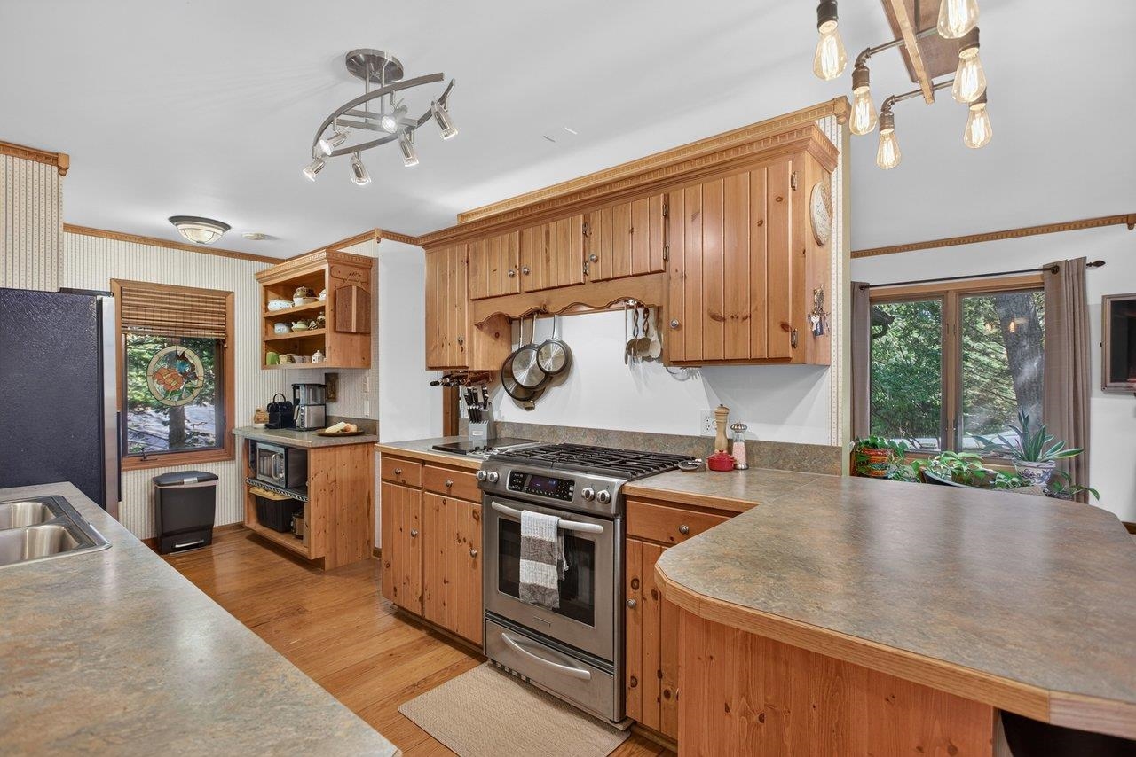 636 FLOWER DR