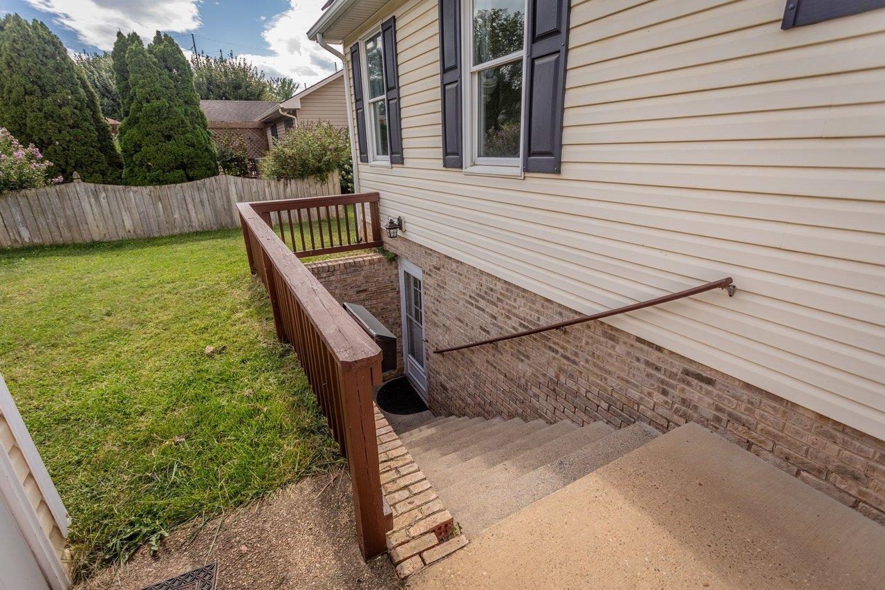 2110 RAMBLEWOOD RD