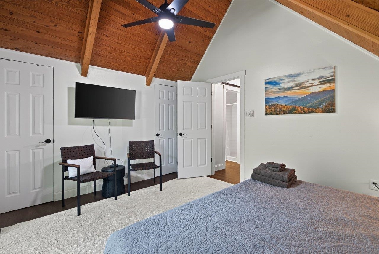 2299 MOUNTAIN DR