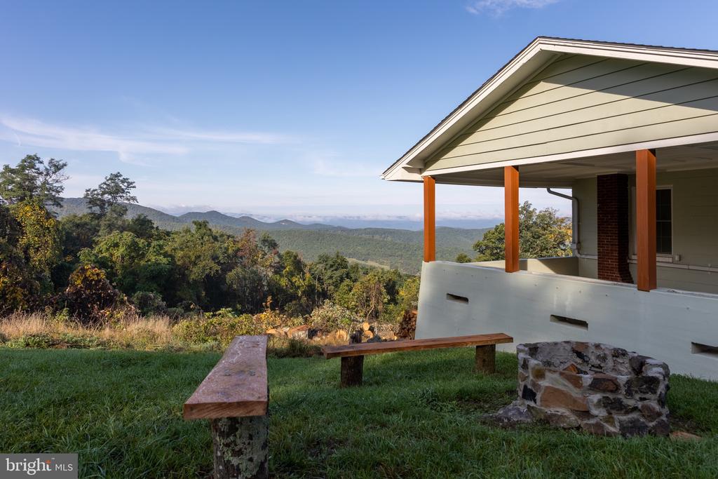 2158 TANNERS RIDGE RD