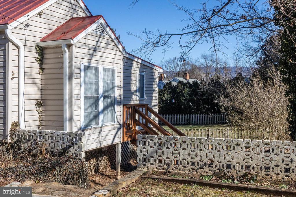 209 HAWKSBILL HEIGHTS DR